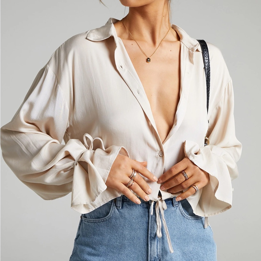 WANDA SHIRT
Button Up Shirt in Beige